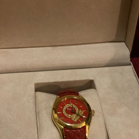 Authentic Salvatore Ferragamo watch main image 9